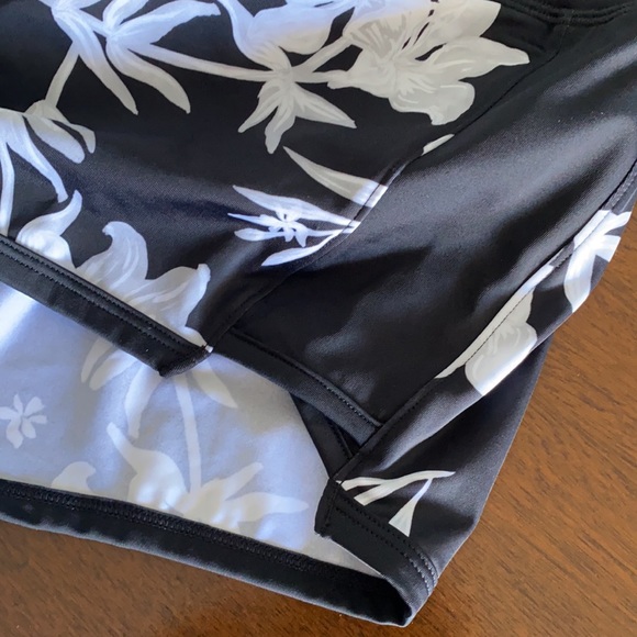 NEW ROXY SWELL ADDICT SHORT🖤 - Picture 3 of 13